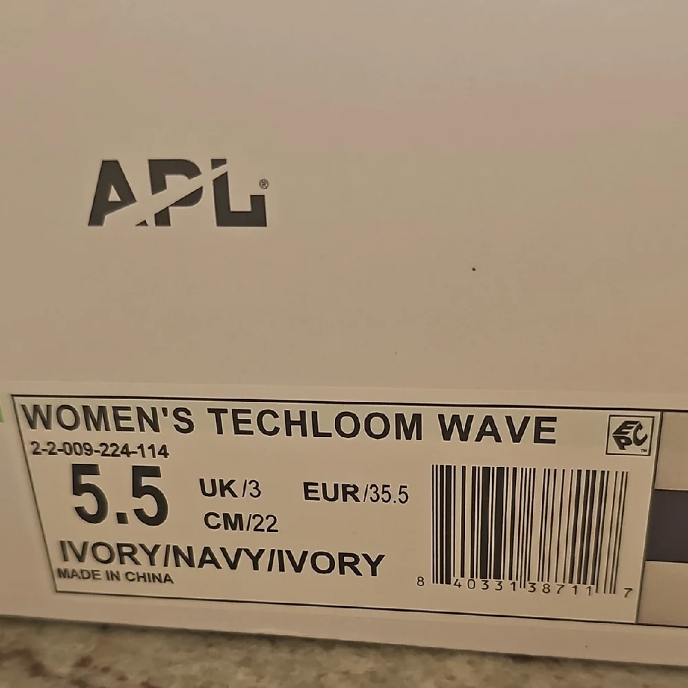 APL Women's TechLoom Wave in Ivory and Navy - Picture 3 of 8